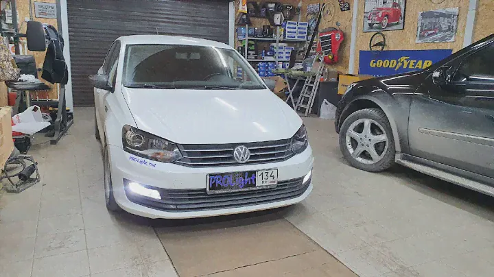Volkswagen Polo на BI-LED Bengal Tiger F40. Установка линз.