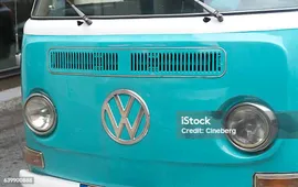 Берлин Германия 18 Января 2017 Г Эмблема Автоконцерного Концерна Volkswagen — стоковые фотографии и другие картинки Выставка