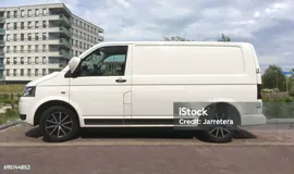 Белый Volkswagen Транспортер — стоковые фотографии и другие картинки фольксваген фургон - фольксваген фургон, Белый, Volkswagen