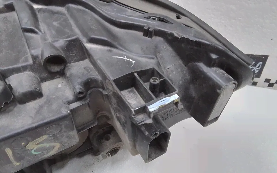Фара передняя правая Volkswagen Jetta 7 LED-4