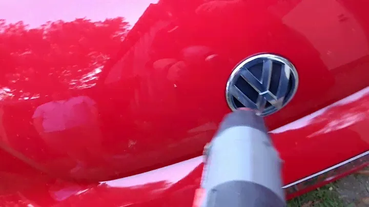 Мы снимаем логотип VW с вашего Volkswagen Beetle 2012–2016 годов выпуска. (НЕ УЧЕБНИК!!)