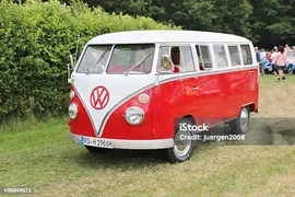 Ретро Автобусvw T 1 — стоковые фотографии и другие картинки Volkswagen - Volkswagen, Фургон - Транспортное средство, фольксваген фургон