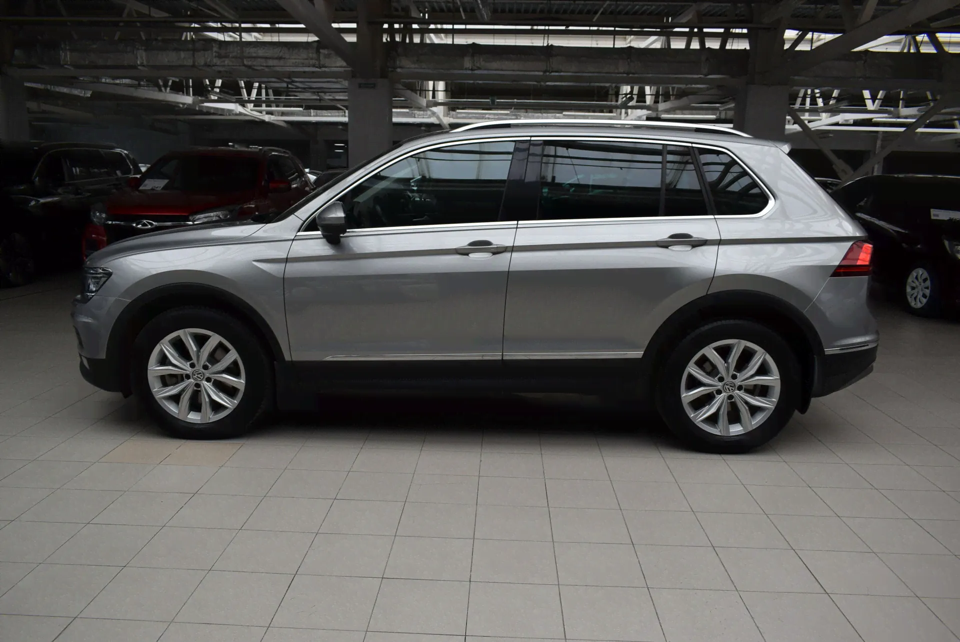 Volkswagen Tiguan 2.0 AMT (180 л.с.) 4WD 2018-1