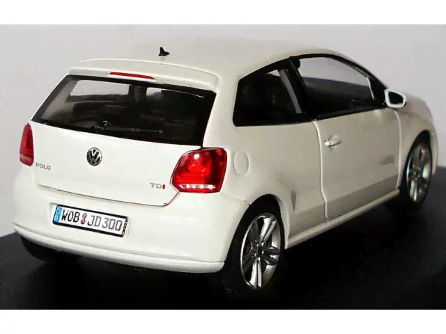 Масштабная модель Volkswagen Polo V 2009 candyweiss лучшая цена!