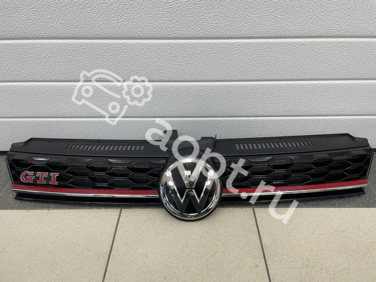 Решетка радиатора оригинал Volkswagen Golf 7.5 GTI Perfomance-0