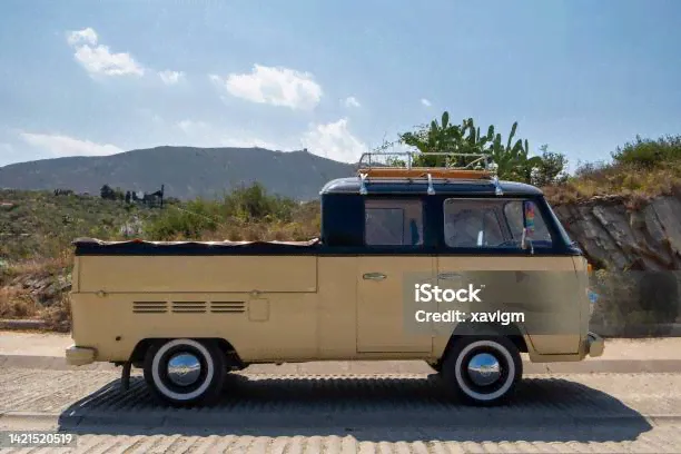 Классический Пикап Volkswagen С Багажниками На Крыше — стоковые фотографии и другие картинки Volkswagen