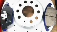Тормозные колодки Miles (Керамика) передние для Volkswagen Polo V 2009-2024. Артикул E500131