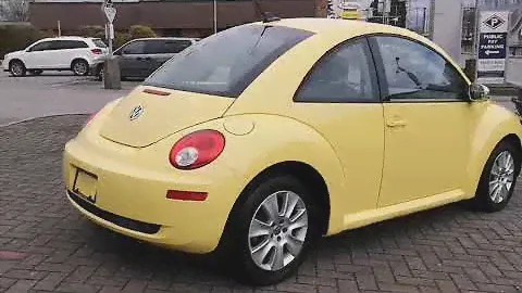2010 Volkswagen New Beetle Coupe Yellow