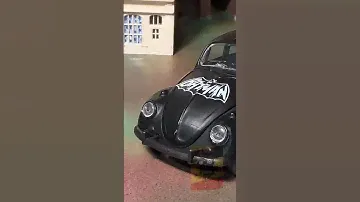 Volkswagen Beetle 1967 - Batman - Escala 1/32 - Kinsmart - Diecast