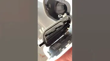 Снятие лючка бензобака Фольксваген Джетта