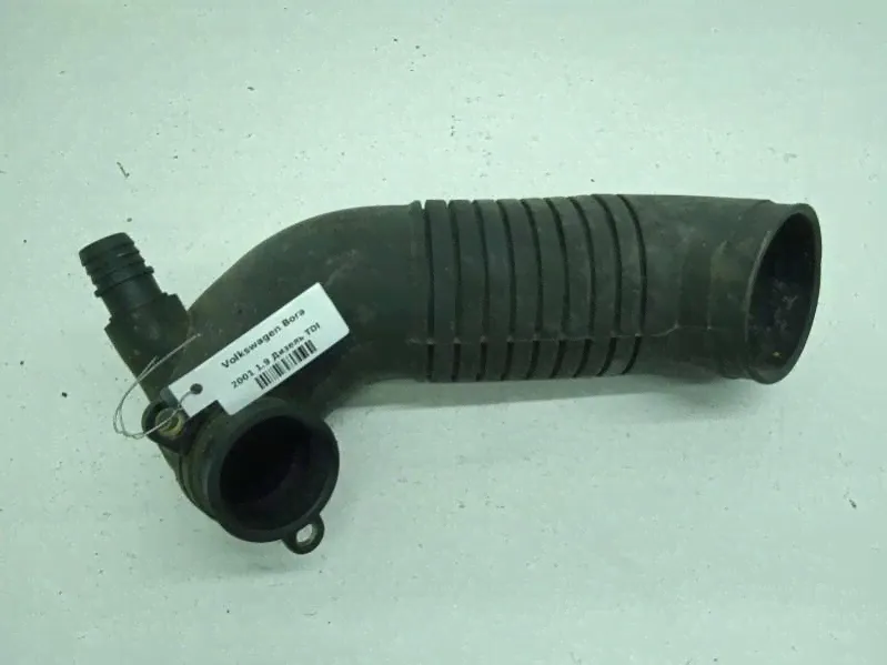 Патрубок воздушного фильтра Volkswagen Bora Седан 2001г. (артикул BSH-10163738)
