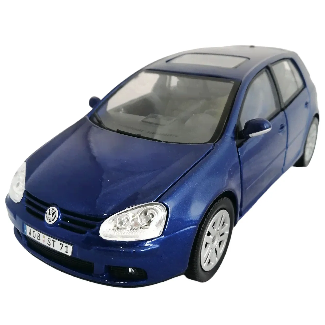 Коллекционная металлическая модель автомобиля Volkswagen Golf V 1:18 Bburago 18-12071-0