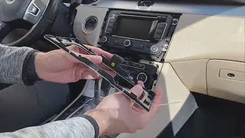 Как снять панель Volkswagen CC B6 B7