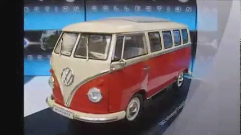 Welly 118 VW Volkswagen T1 Microbus Samba Red