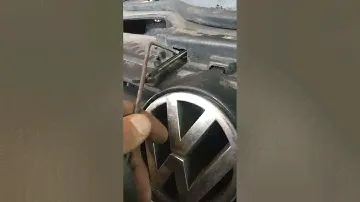 как открыть капот пассат б5, если порвался трос.