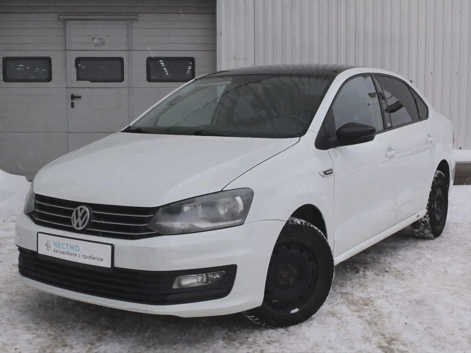 Купить Volkswagen Polo 2017, 1.6 MT (110 л.с.) Белый с пробегом 120000 км / 4663912 по цене от 878 010 руб в АВТОДОМ - официальный дилер в Москве-0