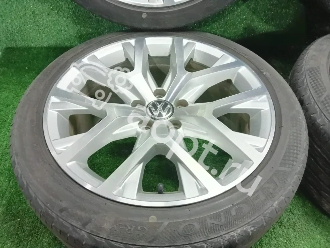 Комплект оригинальных колес Canyon лето Volkswagen Passat B7, Alltrack R18-8J 5x112 ET40 ЦО 57.1 шины Bridgestone 225/45/18