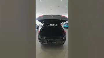 closing the tailgate of the VW t roc