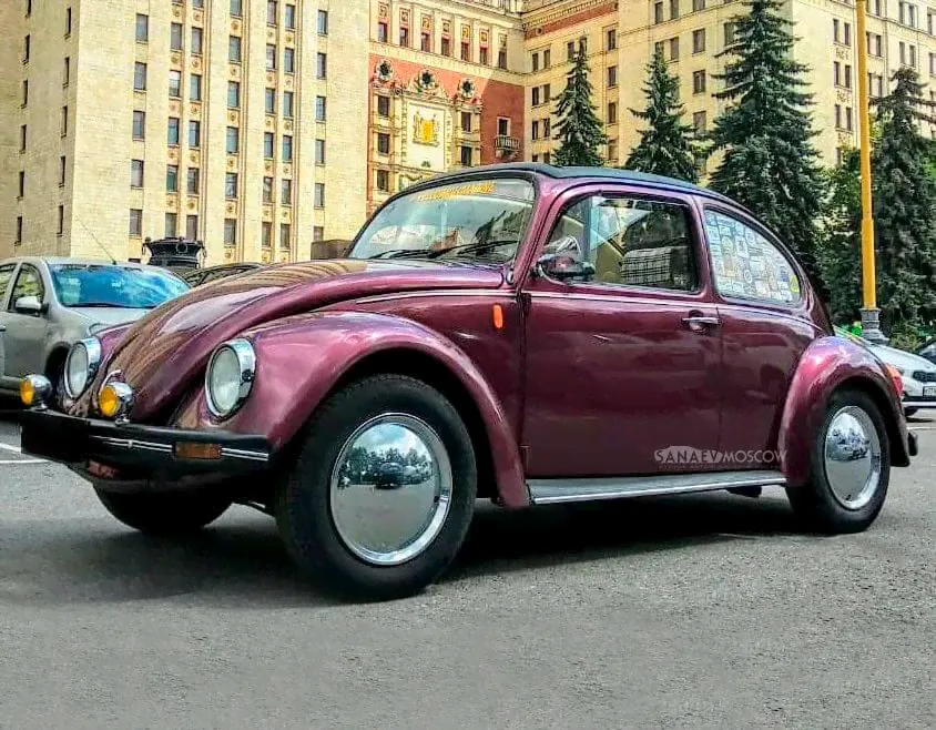 Volkswagen Жук (бордовый)