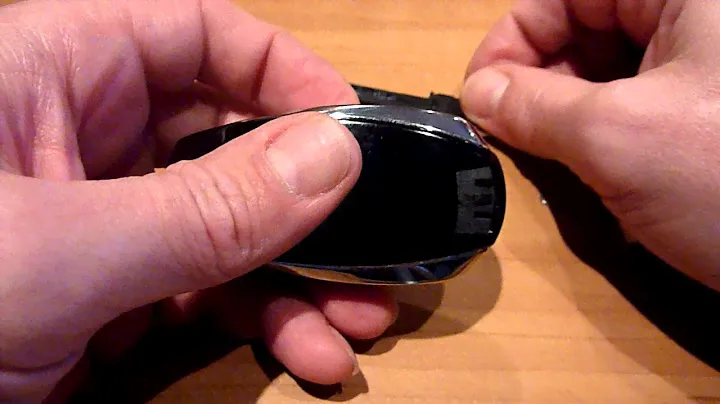Замена батарейки в ключе Туарег NF. Replacing the battery in the key Touareg NF