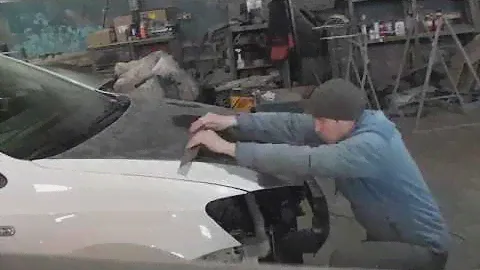 Volkswagen Polo.Ремонт капота.