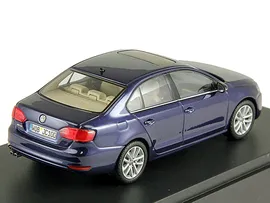 Масштабная модель Volkswagen Jetta VI 2010 синий лучшая цена!