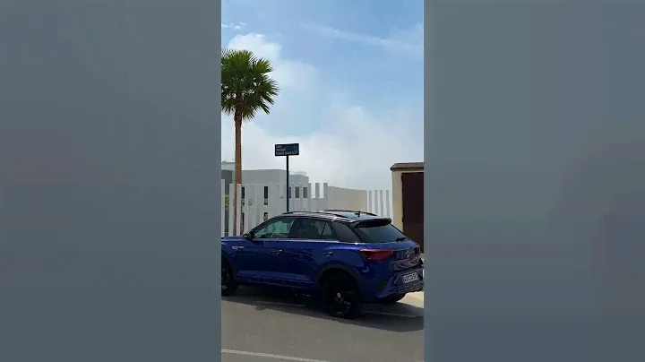 Fun in the sun with our T-Roc R-Line. 😄 The vehicle displayed shows optional equipment.
