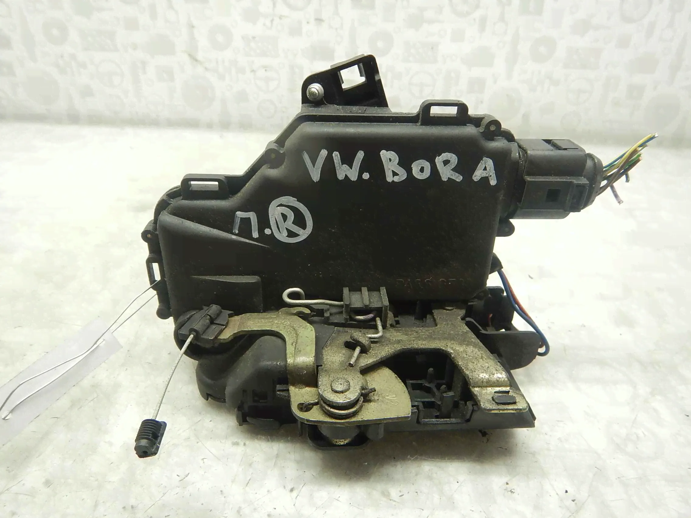 Замок двери передней правой Volkswagen Bora, Bora-4