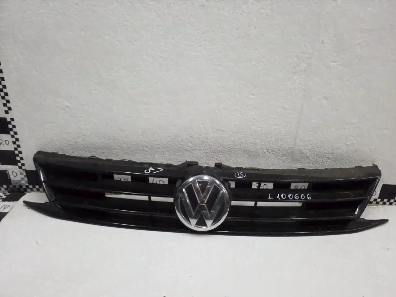 Решетка радиатора Volkswagen Jetta 6 Restail