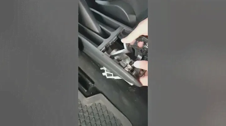 УСТАНОВКА ПОДЛОКОТНИКА НА ФОЛЬКСВАГЕН ПОЛО