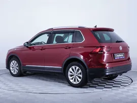 Volkswagen Tiguan 2017 (180 л. с.) красный