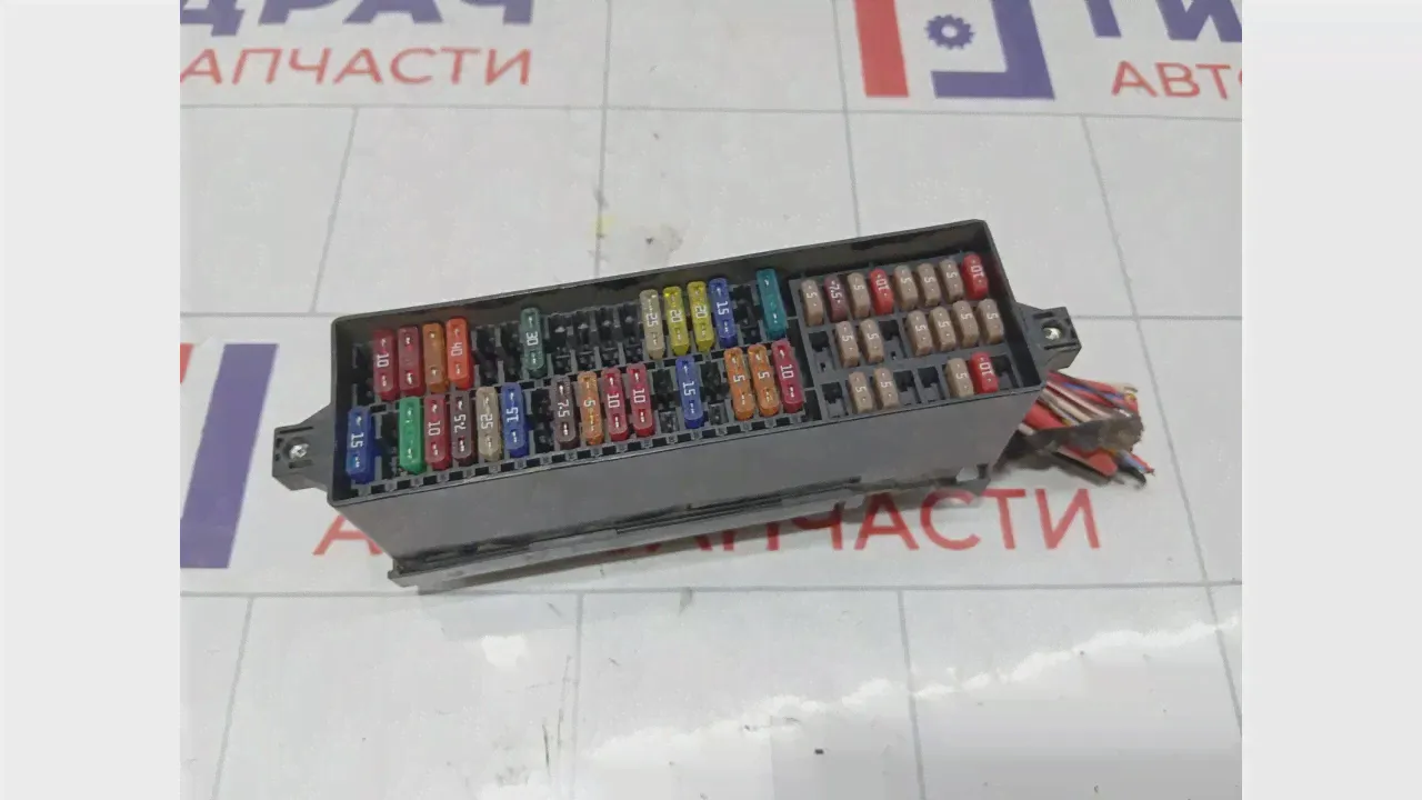 Блок предохранителей Volkswagen Polo Sedan (Mk5) 6R0937615A-0