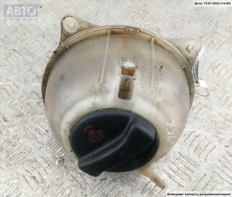 Бачок расширительный Volkswagen Passat B3-0