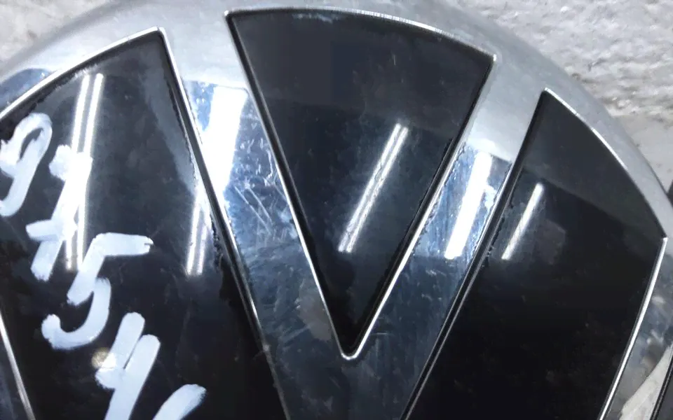 Эмблема решетки радиатора Volkswagen Polo 6-4