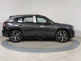 Volkswagen Tayron 2023 2 л. 4WD робот