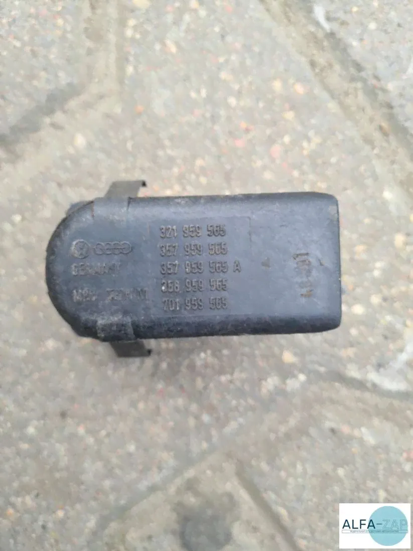 Джойстик регулировки зеркал Volkswagen Passat B3 1990г. (артикул 82-25381028)-2