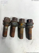 Болт колесный (гайка колесная) Volkswagen Touareg