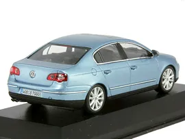 Масштабная модель Volkswagen Passat B6 chrystal blue лучшая цена!