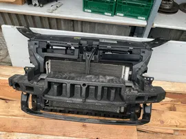 Передняя панель крепления облицовки (телевизор) Volkswagen Caddy 3 поколение (2004-2010), 8737262