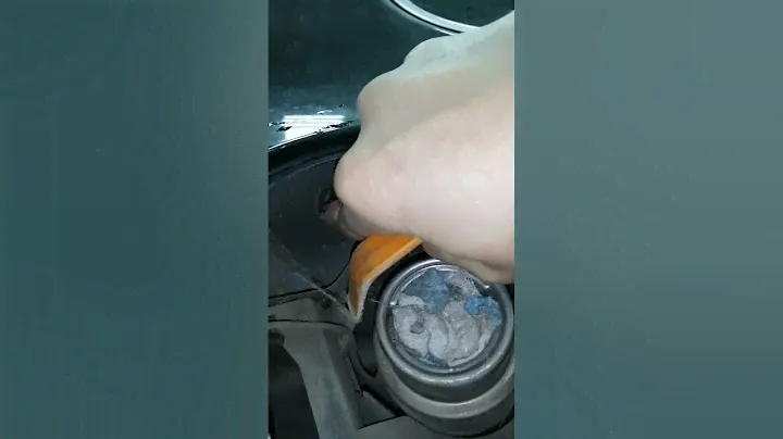 Volkswagen Tiguan не открывается лючок бензобака, болезнь линейки VAG. Фольксваген #VAG #volkswagen