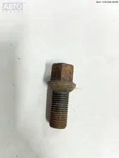 Болт колесный (гайка колесная) Volkswagen Passat B5+ (GP)