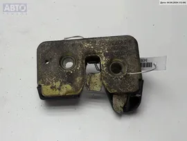 Замок багажника Volkswagen Golf-3