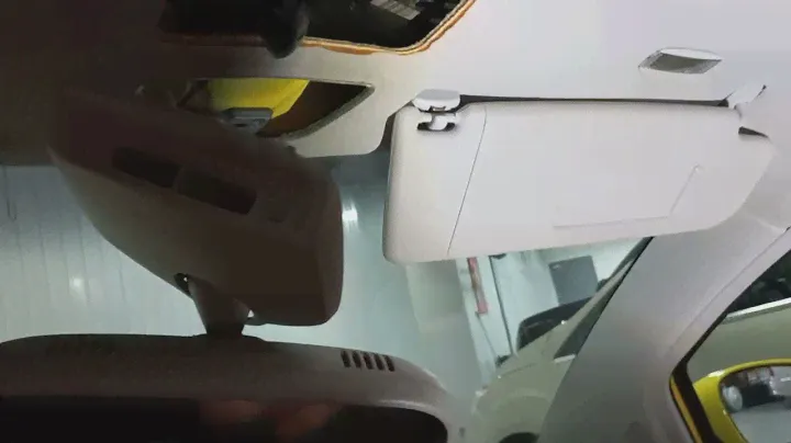 Volkswagen Beetle как снять центральный плафон