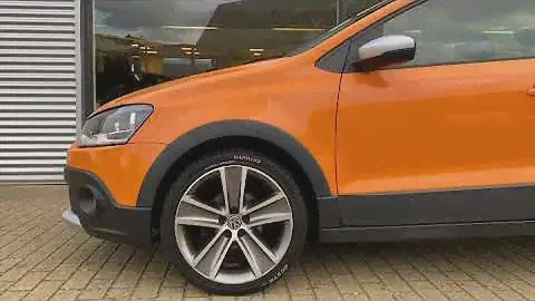 VW Cross Polo. Orange