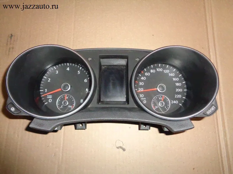 Панель приборов 1.6 МКПП б/у Volkswagen Golf 6 (5K0920860H / 5K0920860HX / 5K0 920 860 H / 5K0 920 860 HX)