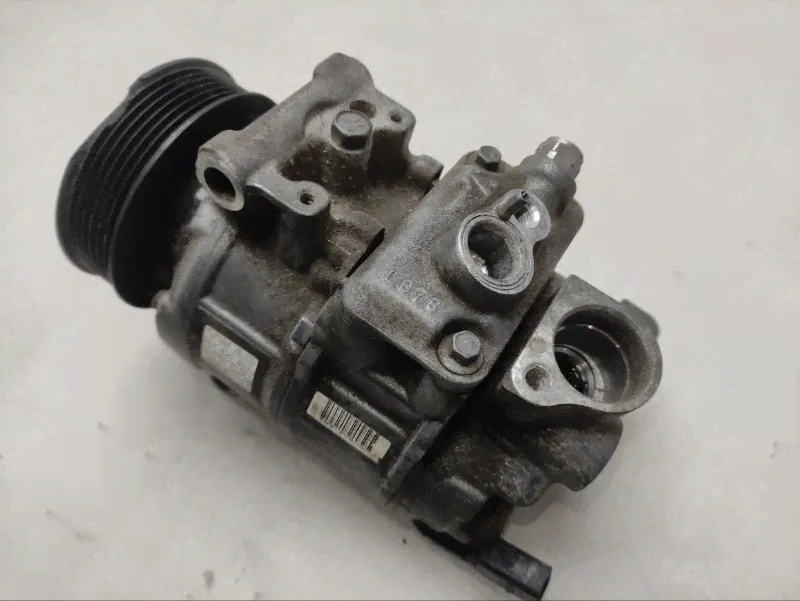 Компрессор кондиционера Volkswagen Amarok 2013 2.0 TDi 7E0820803J в Москве-4