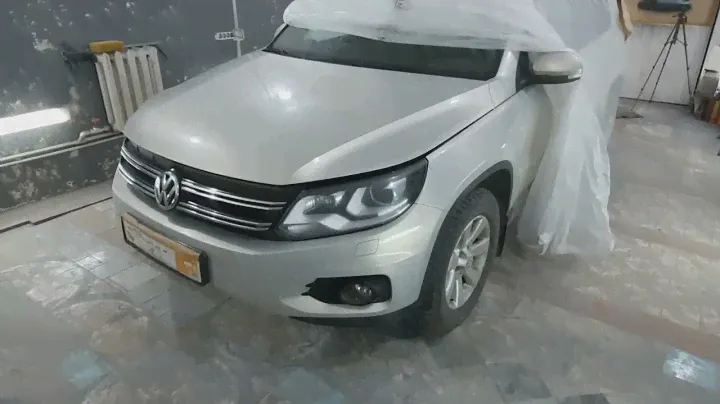 Volkswagen Tiguan (#2) - Снимаем, ремонтируем и грунтуем передний бампер.