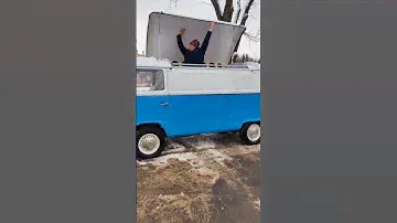 Volkswagen T2 превращается в бар на колесах!