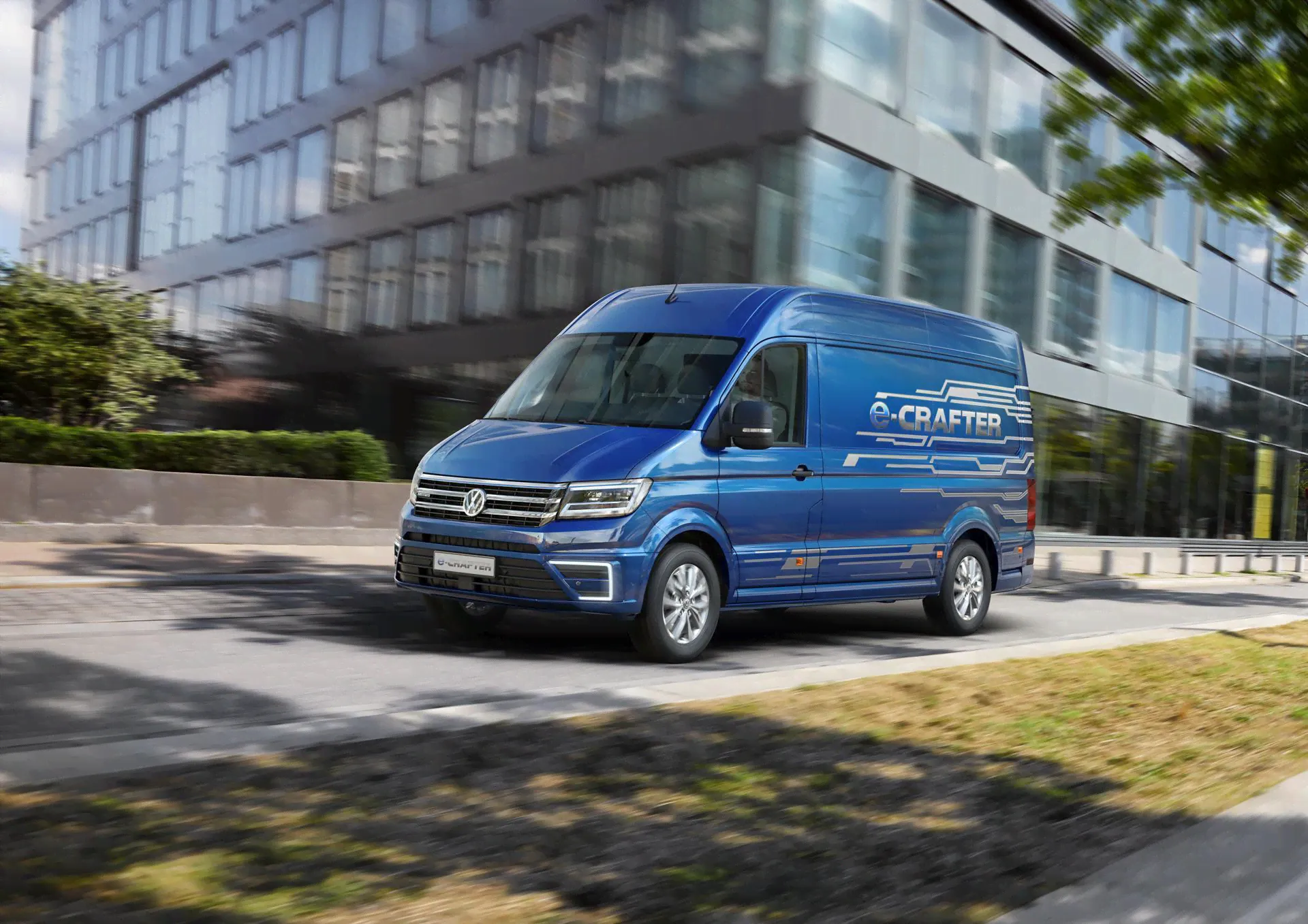 КОММЕРЧЕСКИЙ ЭЛЕКТРОМОБИЛЬ VOLKSWAGEN E-CRAFTER