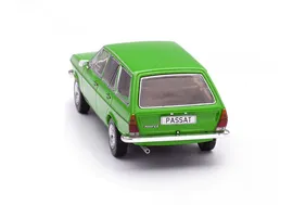 Масштабная модель 1:43 Volkswagen Passat Variant LS 1975 зеленый